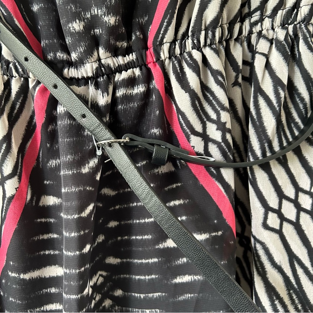 (5 for $20) Vanity Sz M Dress with Belt - Picture 3 of 6